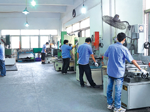  放電-雕刻打氣孔車(chē)間